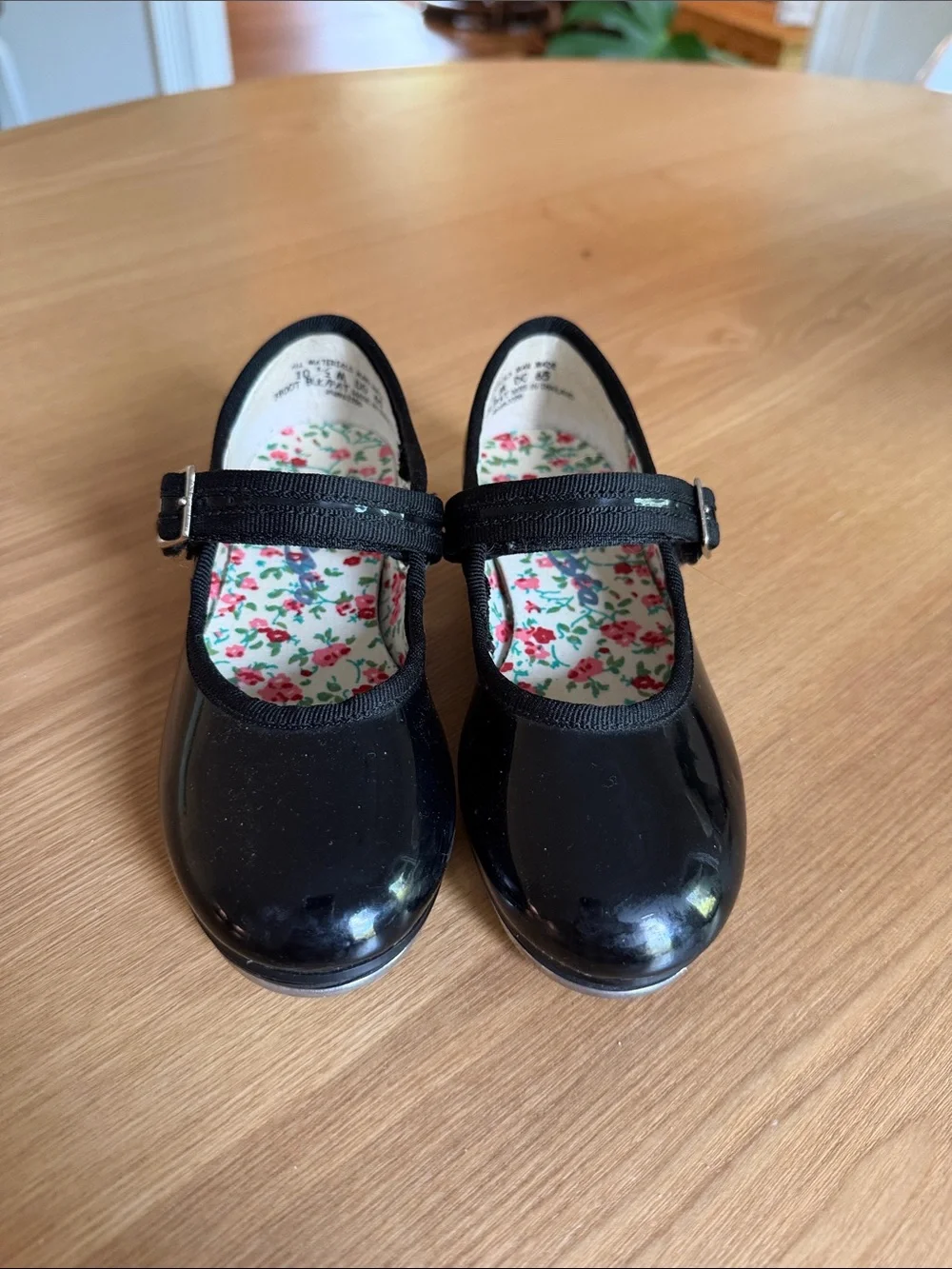 Capezio little girls black patent tap shoes 10.5M